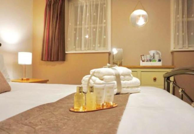 Stratton Cottage Guesthouse Biggleswade Dış mekan fotoğraf A room at the hotel