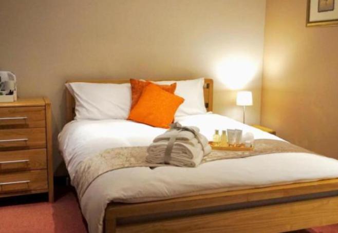 Stratton Cottage Guesthouse Biggleswade Dış mekan fotoğraf A bedroom at the hotel