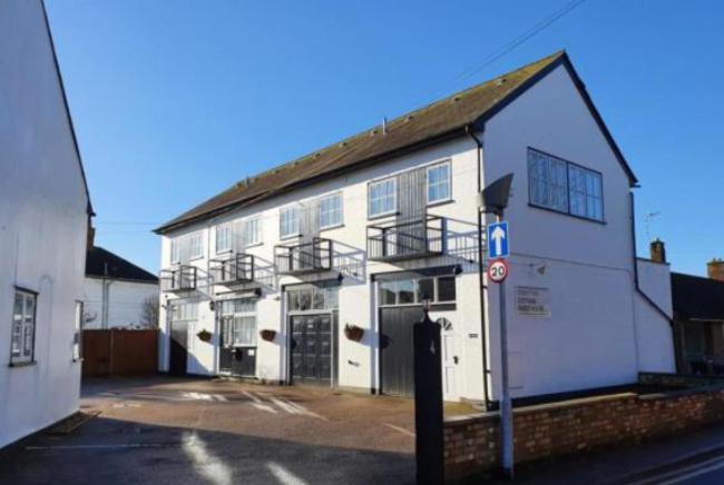 Stratton Cottage Guesthouse Biggleswade Dış mekan fotoğraf The former Methodist Chapel, now a private house
